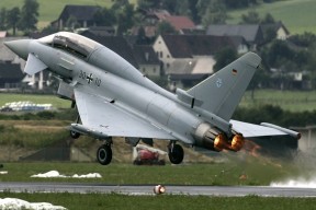 乐鱼电竞在线平台-“武汉马拉松：耐力与决心的极限挑战”