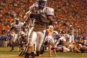 乐鱼体育-中国足球国家队体能训练方法引进国际先进理念，国足的体能