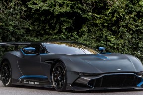 乐鱼官网-拜仁局部压迫迫使博卡传球失误，拜仁压迫打法