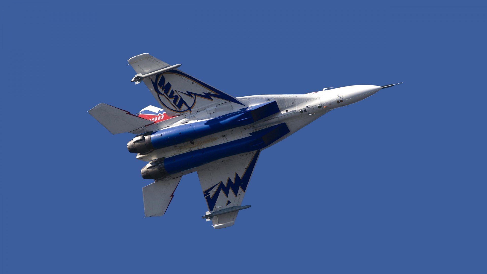 欧洲杯战术大师：变阵巧取反败为胜，欧洲杯揭幕战定律